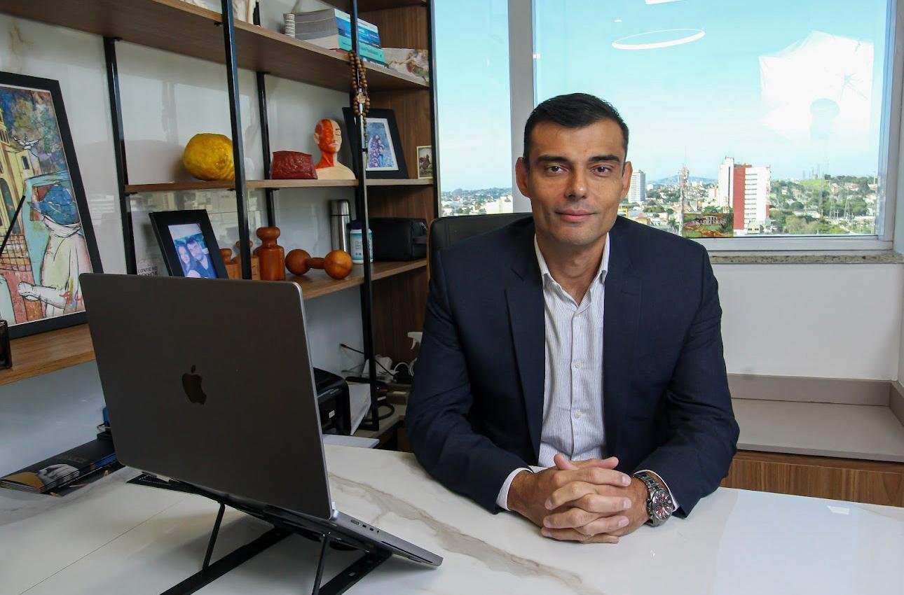 Dr. Rubem Regoto em consulta acolhedora